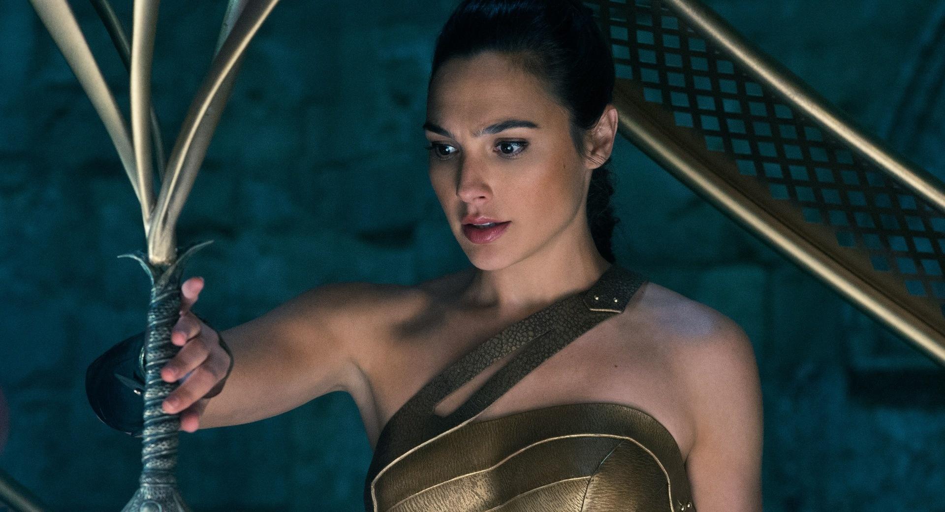 Wonder Woman Touching Her Sword wallpapers HD quality
