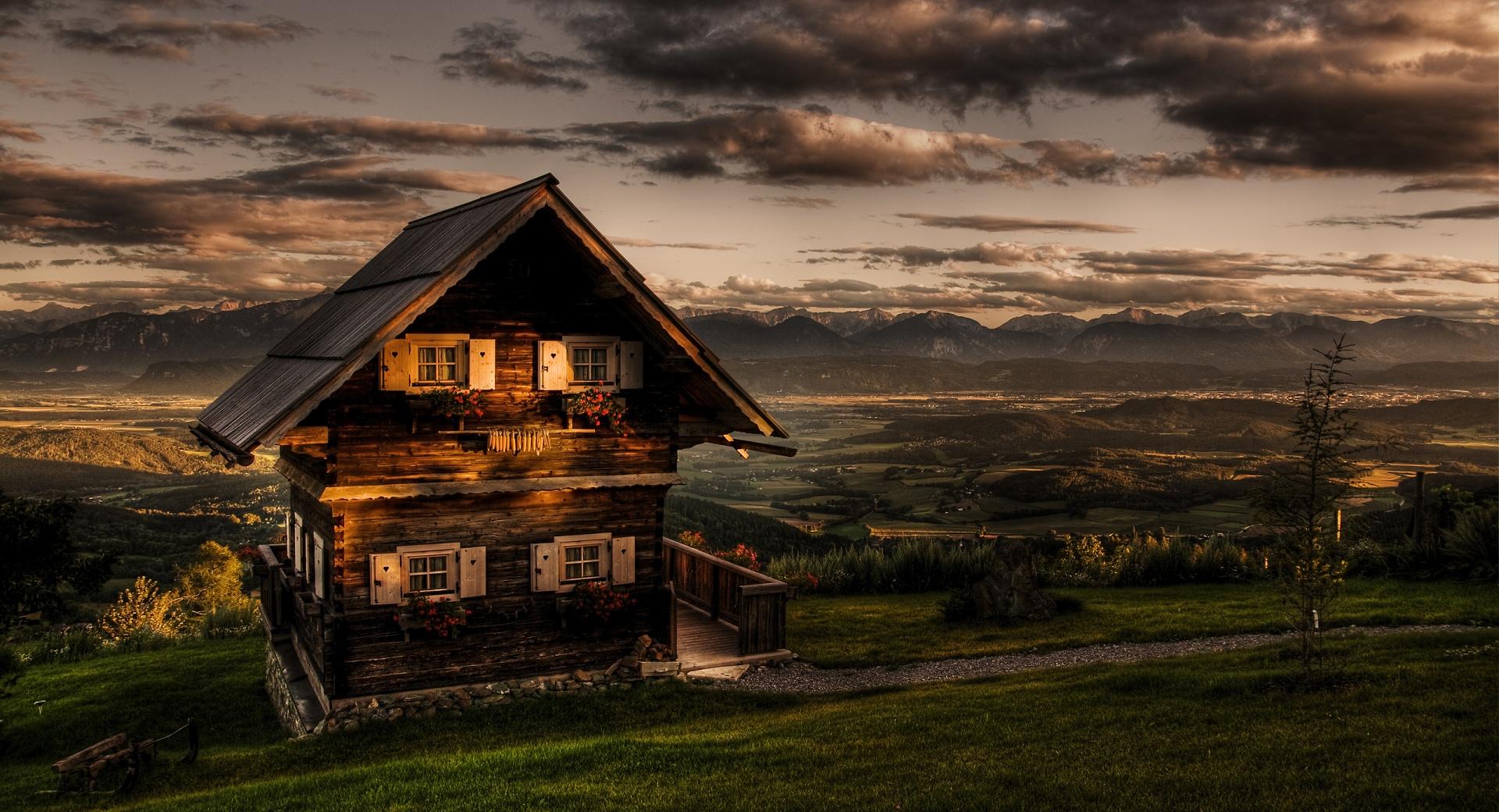 Wooden Chalet at 640 x 1136 iPhone 5 size wallpapers HD quality