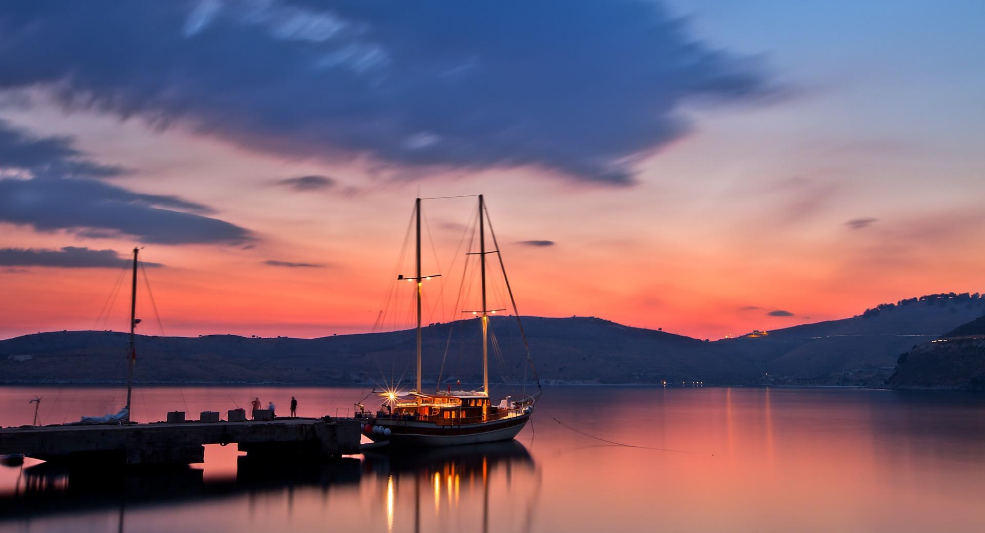 Alongside Yacht, Evening at 640 x 1136 iPhone 5 size wallpapers HD quality