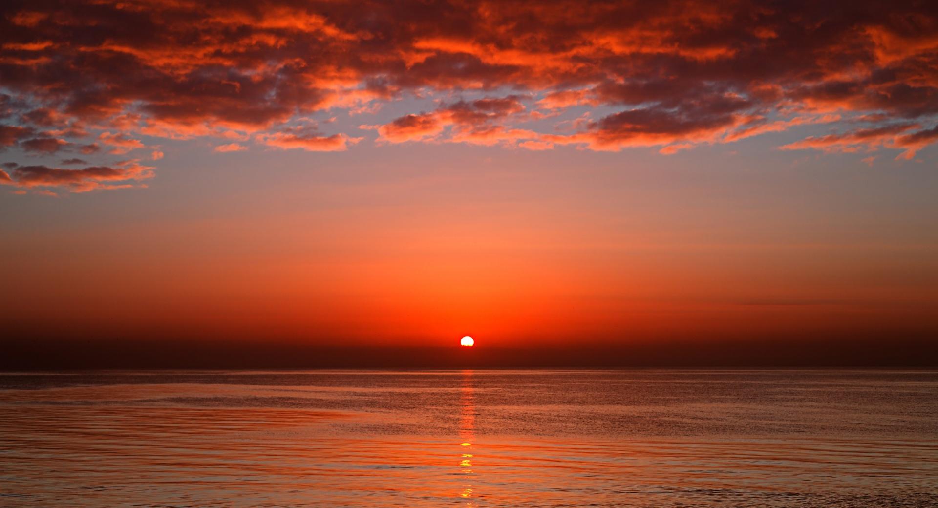 Bloody Sunset at 640 x 960 iPhone 4 size wallpapers HD quality