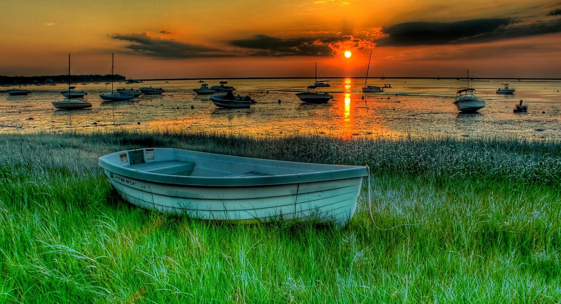 Boats HDR at 1024 x 768 size wallpapers HD quality