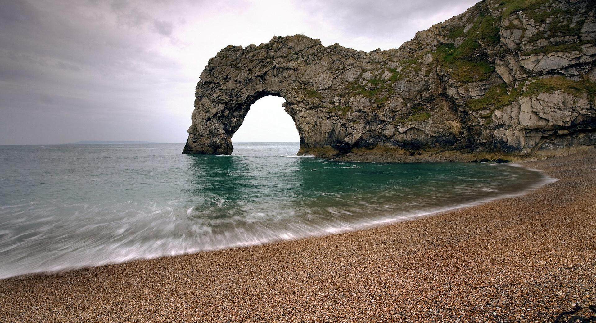 Durdle Door, Jurassic Icon, Dorset at 320 x 480 iPhone size wallpapers HD quality