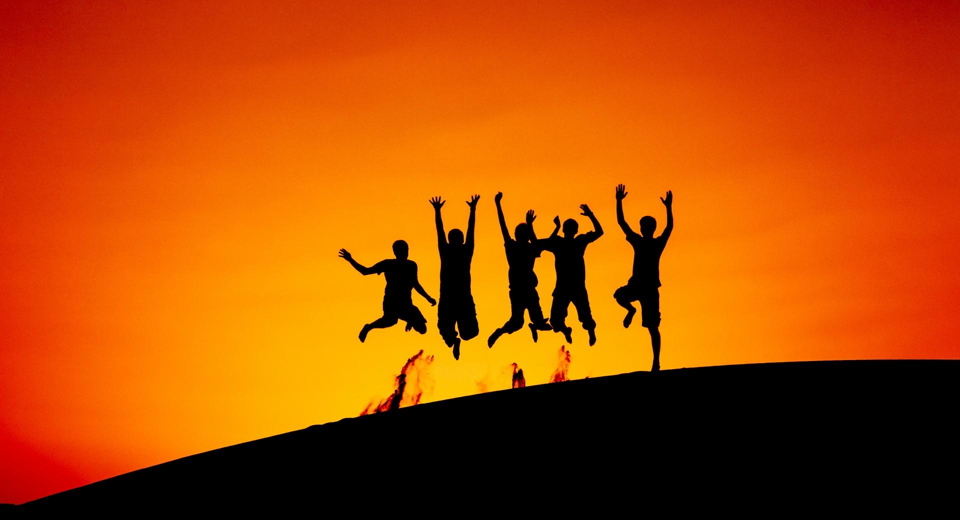 Friends Jump at 640 x 960 iPhone 4 size wallpapers HD quality