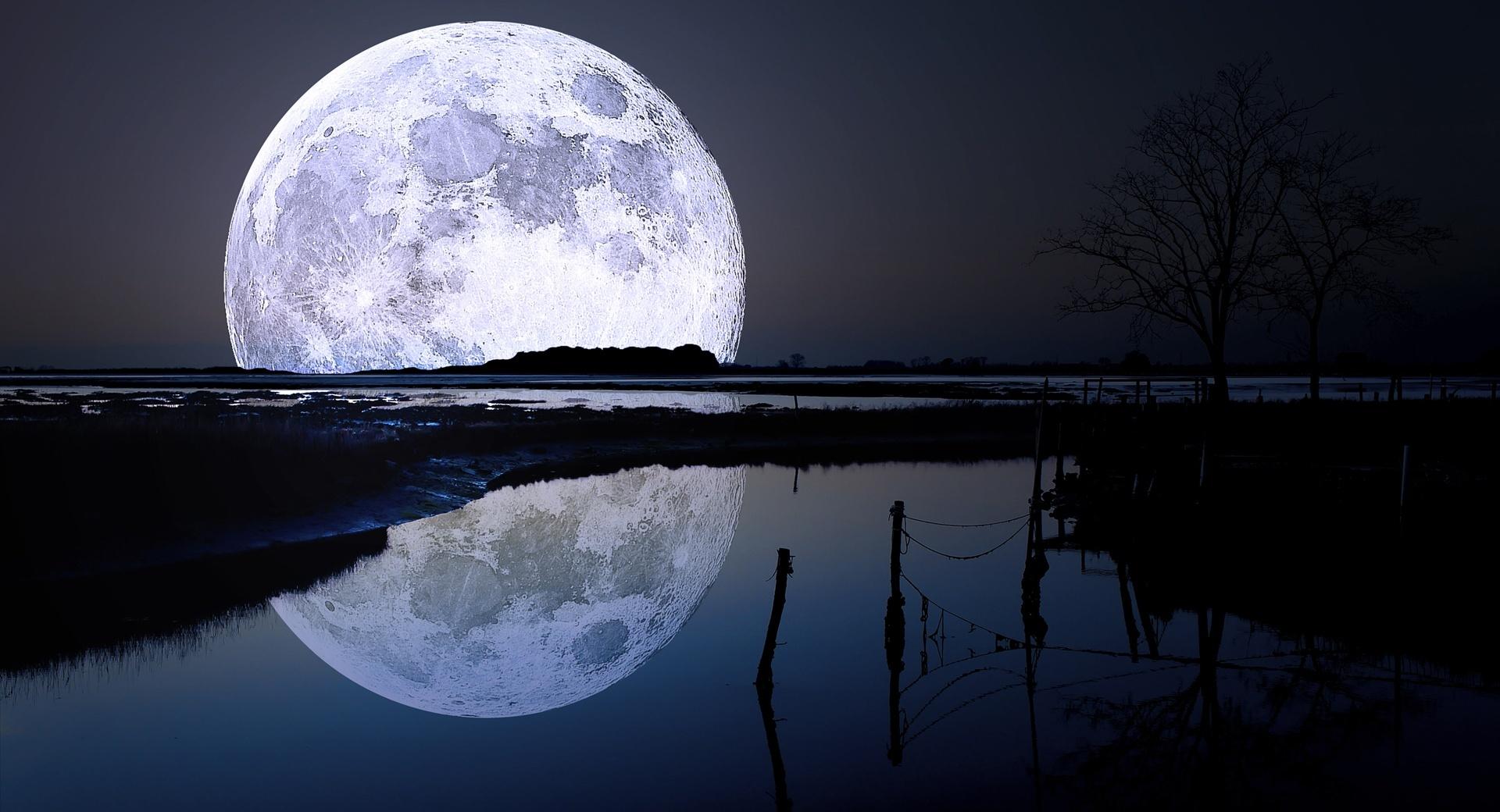 Full Moon Reflection at 1024 x 1024 iPad size wallpapers HD quality