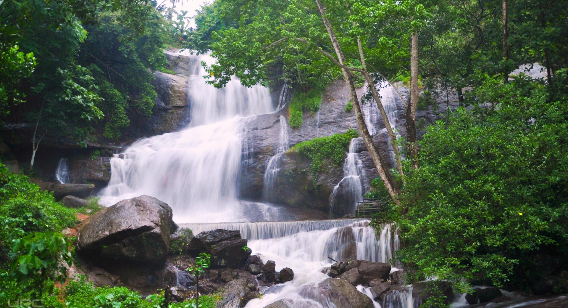 Gods Own Waterfall at 1280 x 960 size wallpapers HD quality