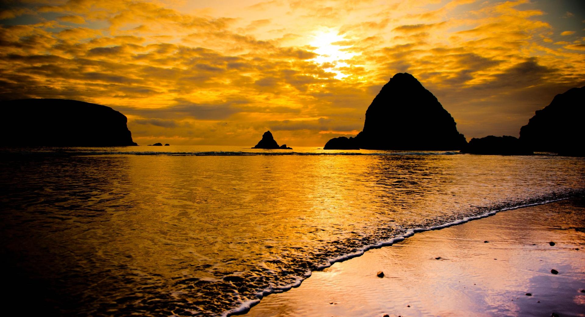 Golden Sea Sunset at 640 x 1136 iPhone 5 size wallpapers HD quality