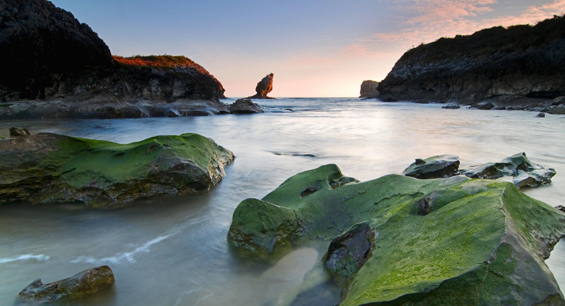 Green Rocks Beach at 1024 x 1024 iPad size wallpapers HD quality