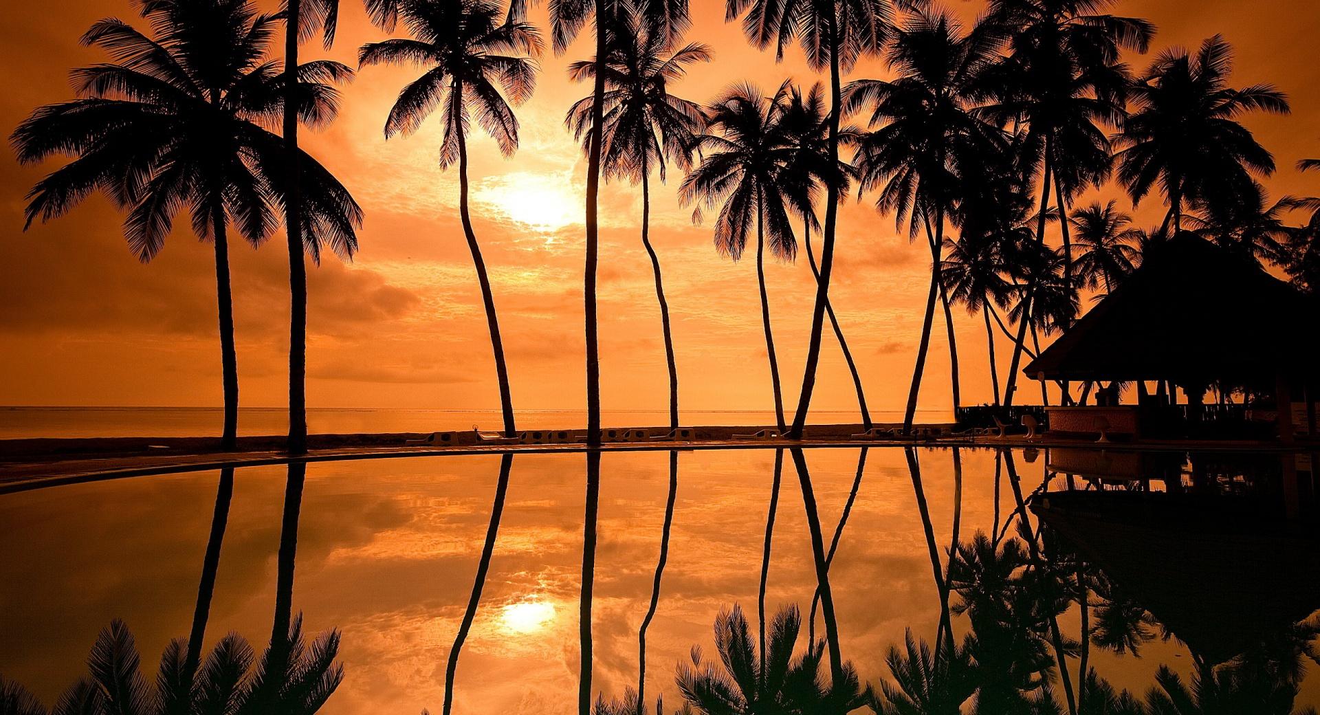 Hawaiian Beach Sunset Reflection at 1024 x 1024 iPad size wallpapers HD quality