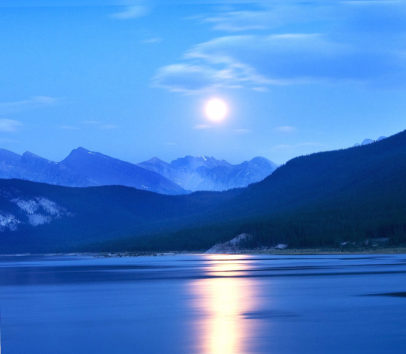 Moonrise at 640 x 1136 iPhone 5 size wallpapers HD quality