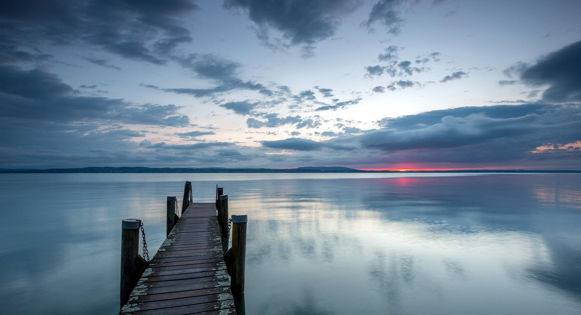 Pier On The Lake at 640 x 1136 iPhone 5 size wallpapers HD quality