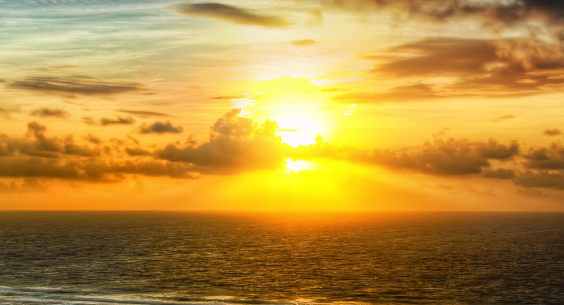 Sunrise Across The Sea wallpapers HD quality