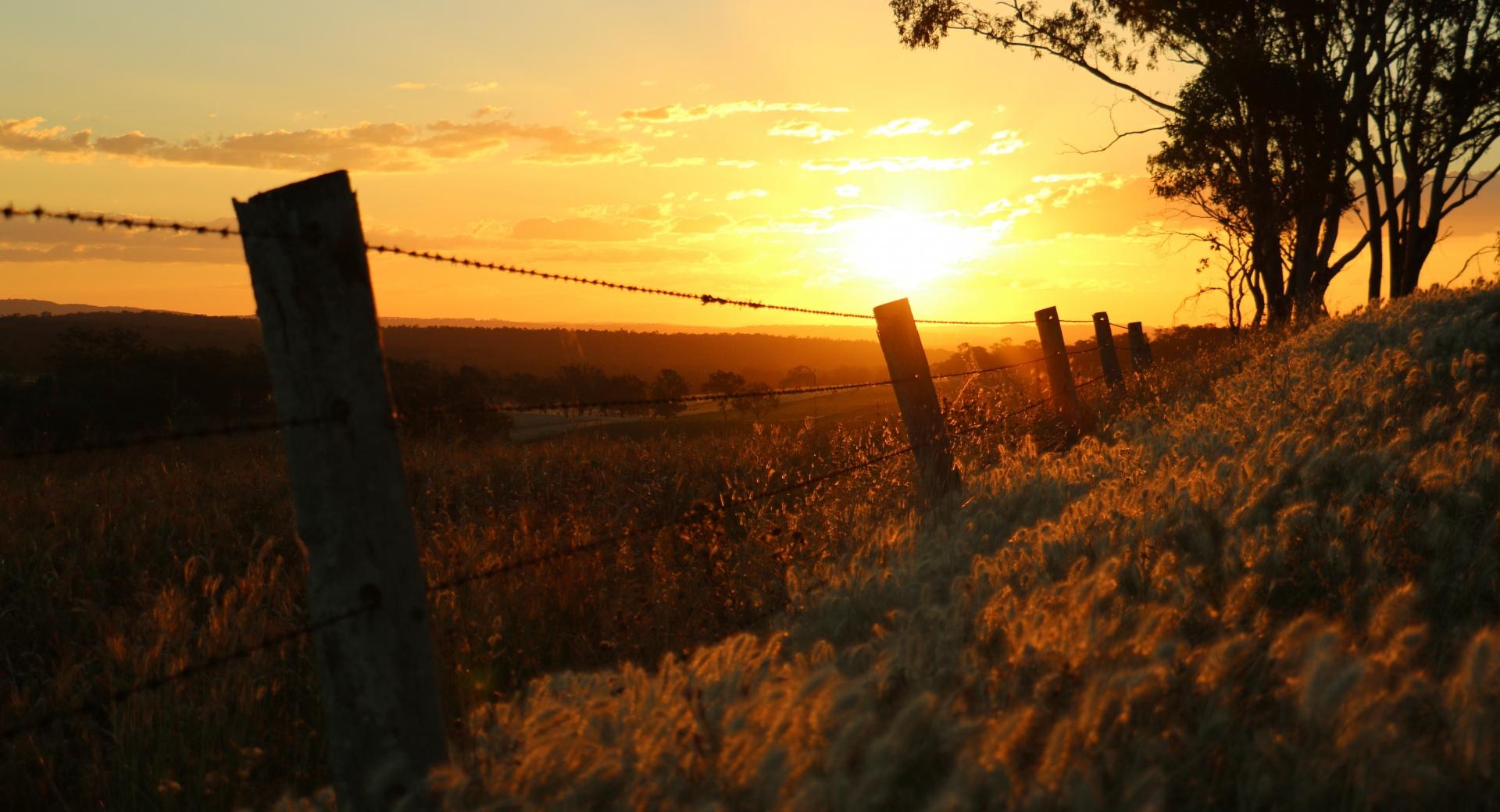 Sunset Through Barbed Wire-Warwick QLD at 2048 x 2048 iPad size wallpapers HD quality