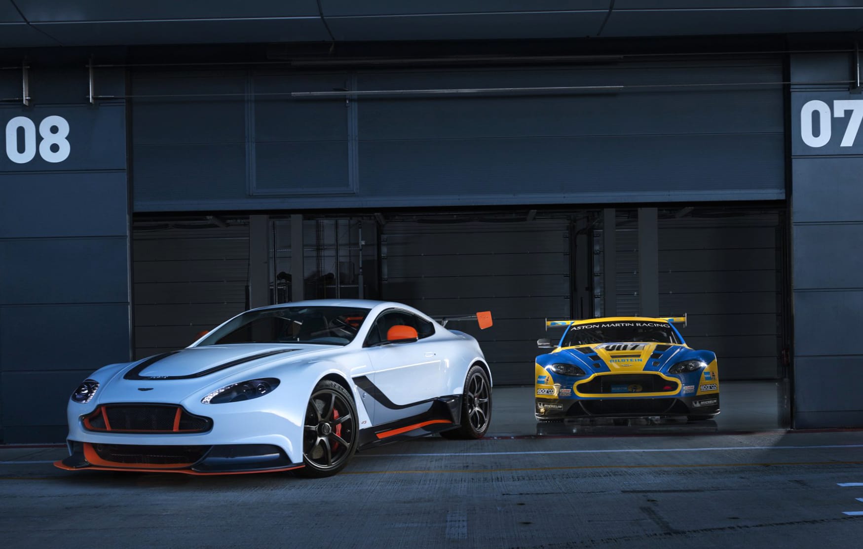 Aston Martin Vantage GT12 at 1152 x 864 size wallpapers HD quality