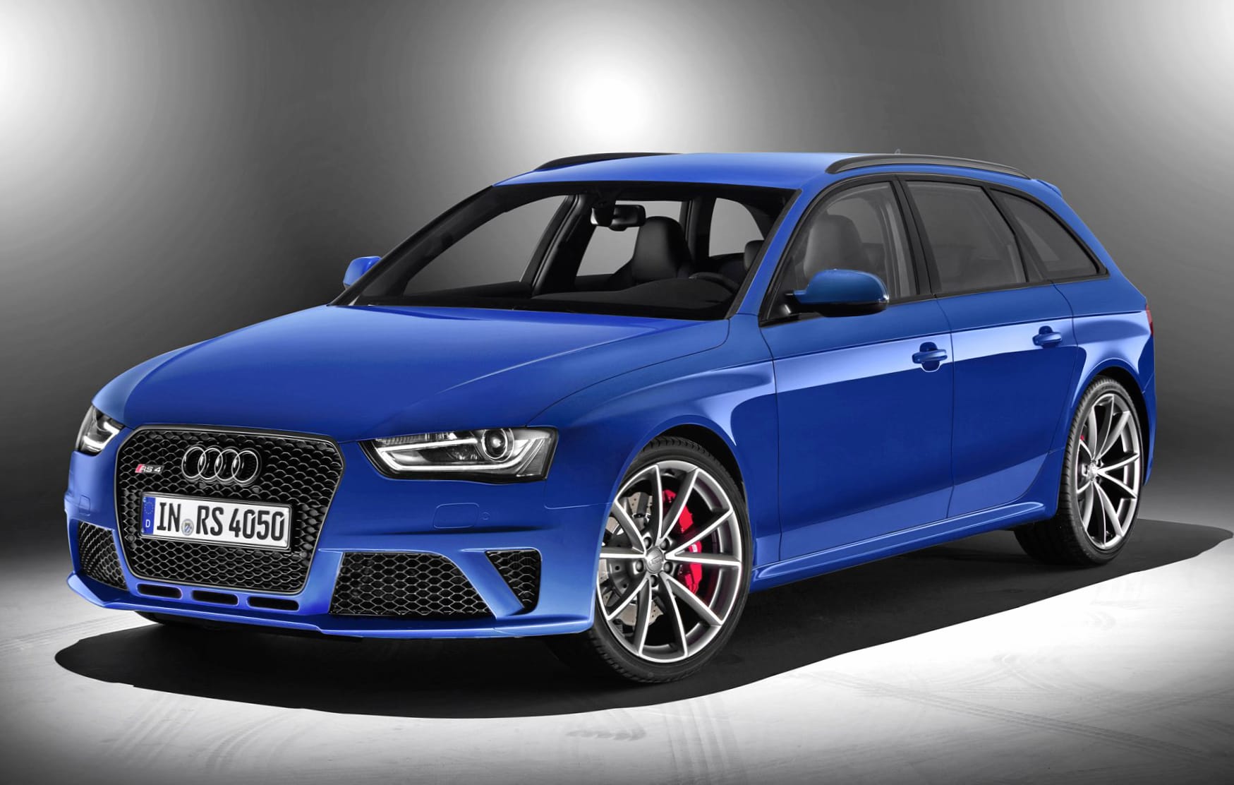 Audi RS4 Avant Nogaro at 640 x 960 iPhone 4 size wallpapers HD quality