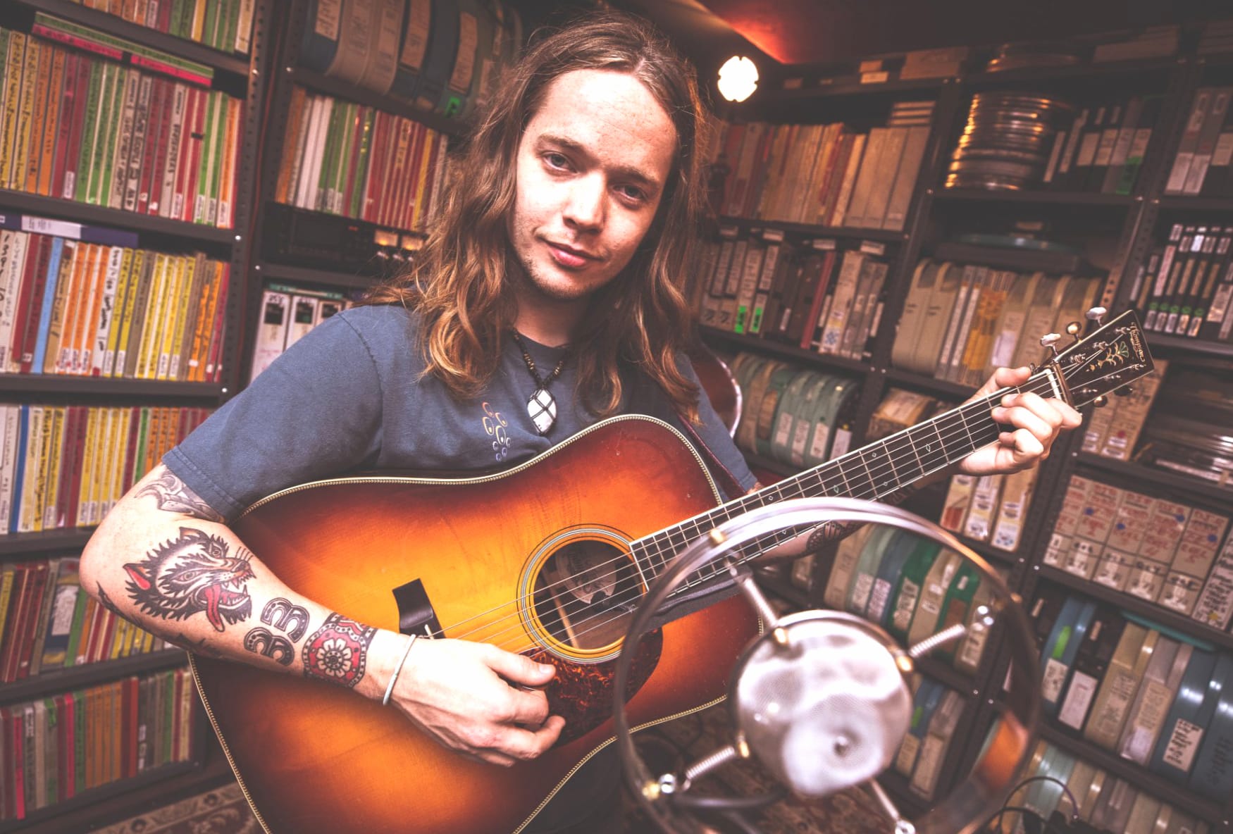 Billy Strings at 640 x 960 iPhone 4 size wallpapers HD quality