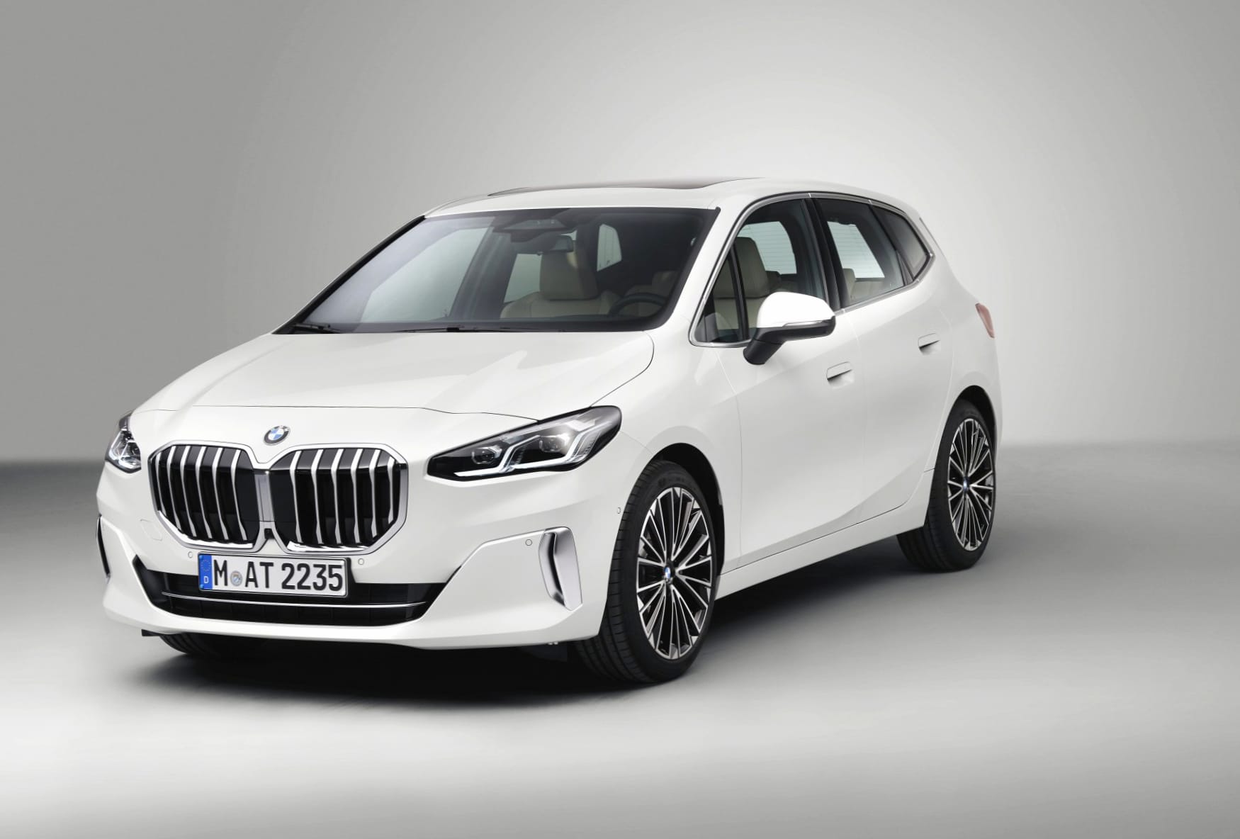 BMW 223i Active Tourer Luxury Line at 640 x 1136 iPhone 5 size wallpapers HD quality