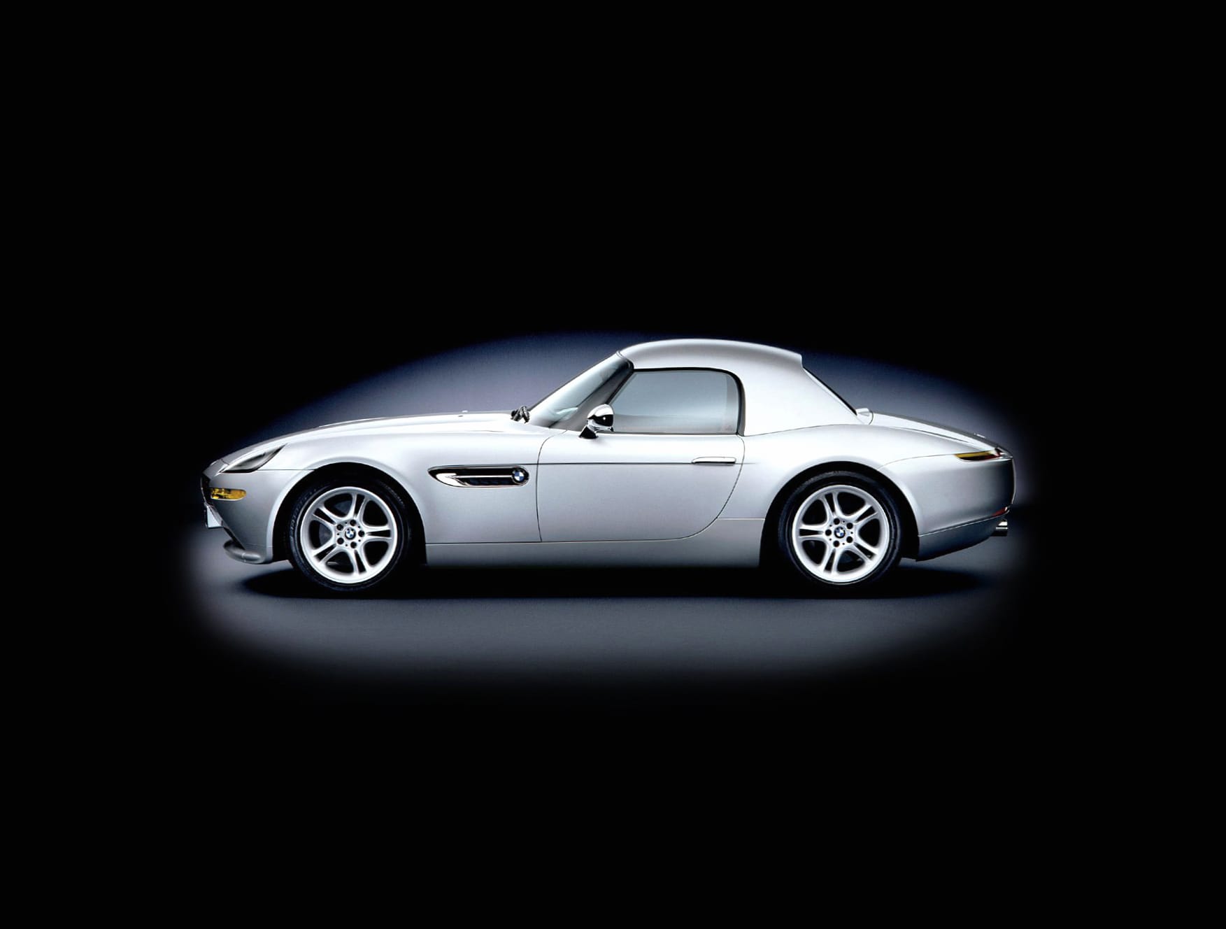 BMW Z8 at 750 x 1334 iPhone 6 size wallpapers HD quality