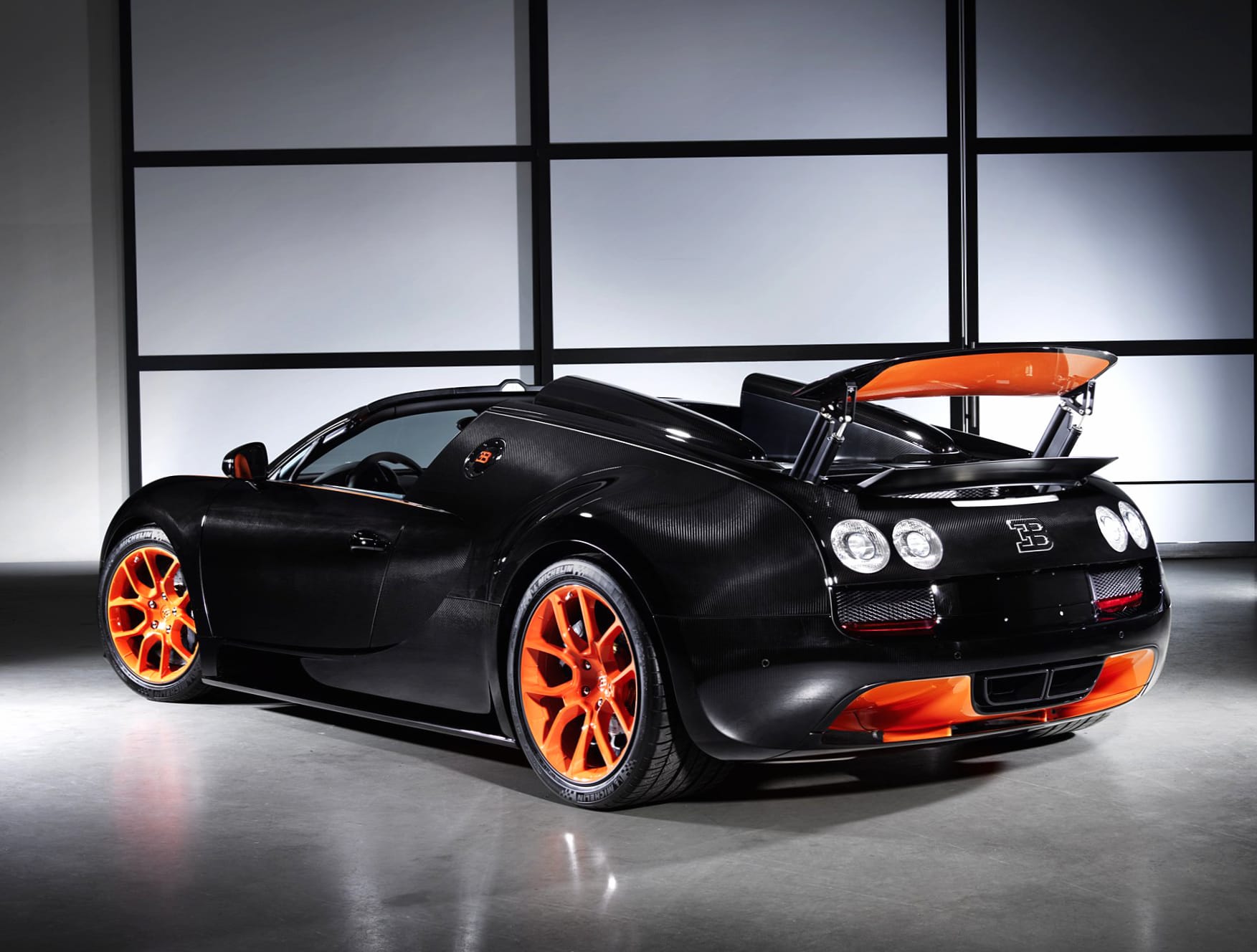 Bugatti Veyron Vitesse World Speed Record at 640 x 1136 iPhone 5 size wallpapers HD quality