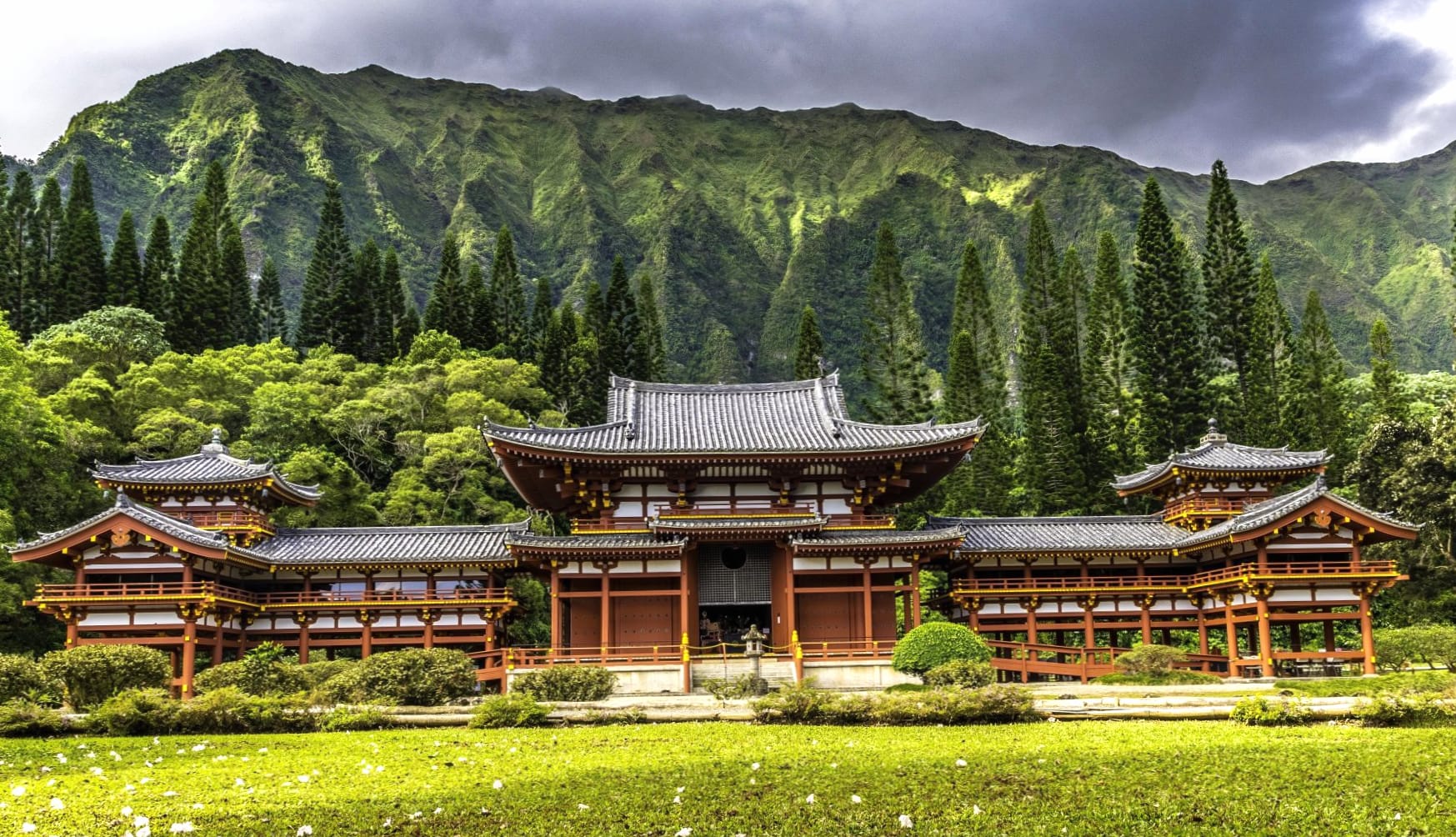 Byodo-In Temple at 320 x 480 iPhone size wallpapers HD quality