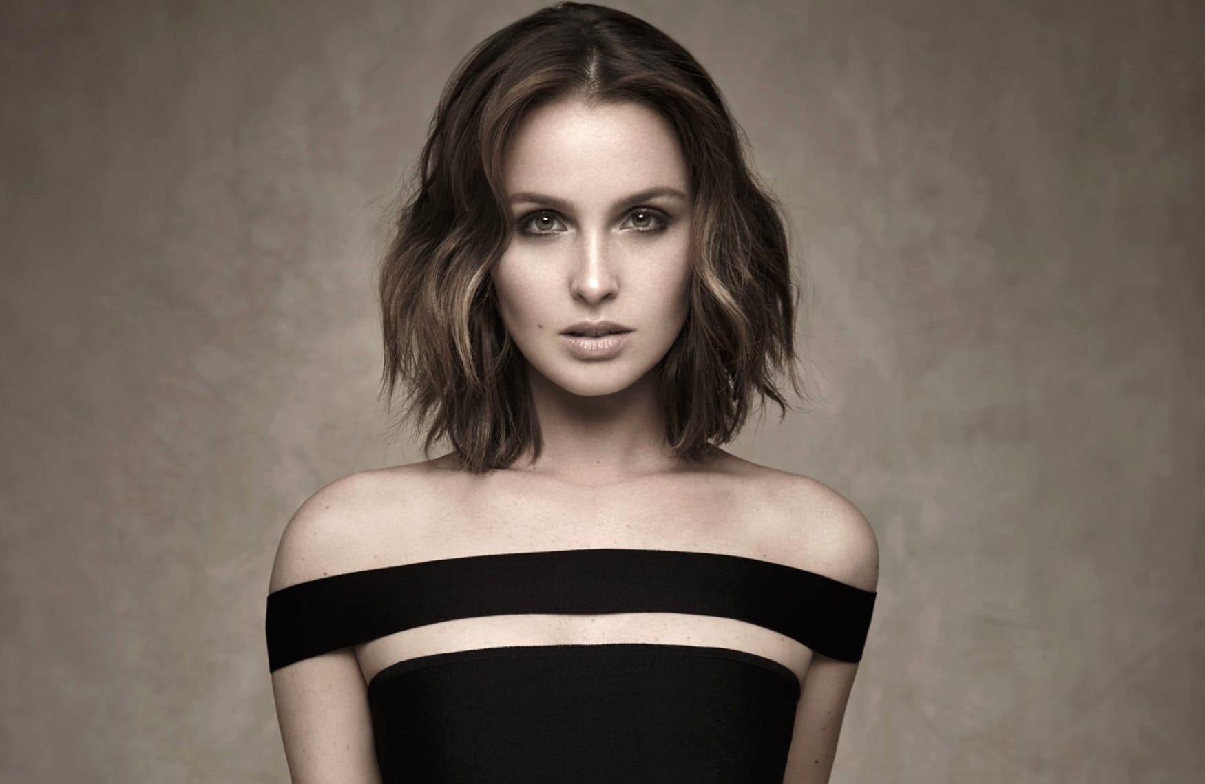 Camilla Luddington at 640 x 960 iPhone 4 size wallpapers HD quality