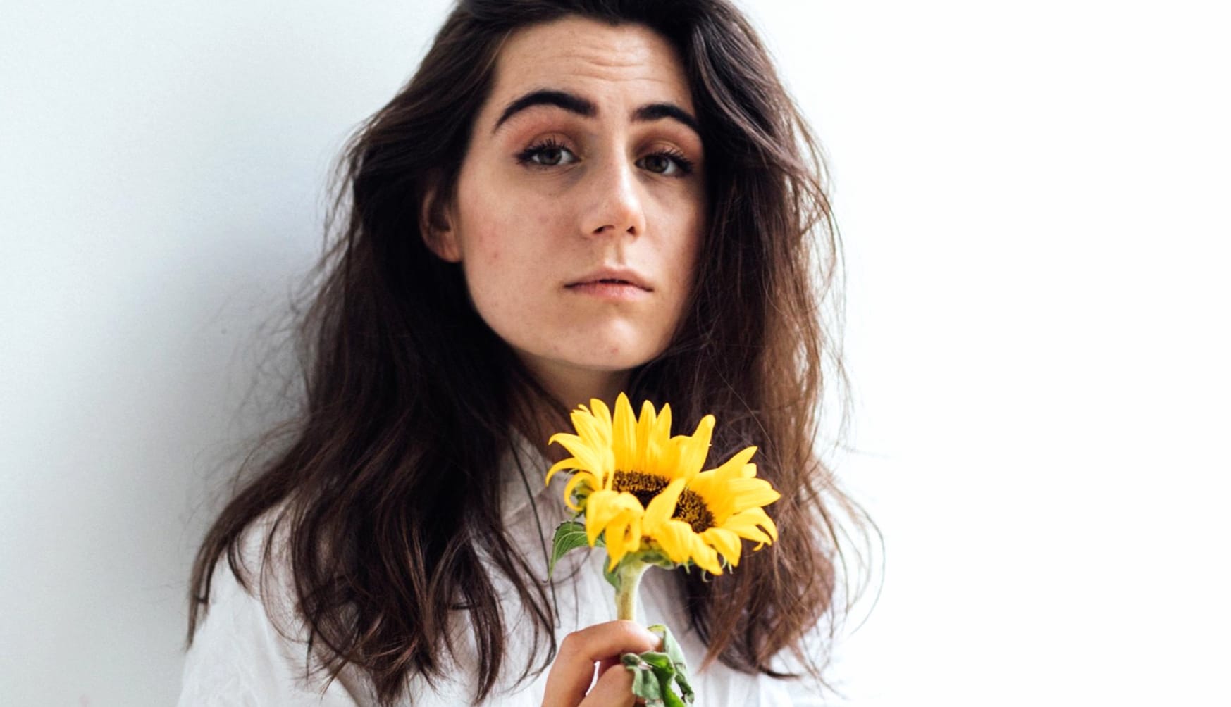 Dodie at 1024 x 1024 iPad size wallpapers HD quality