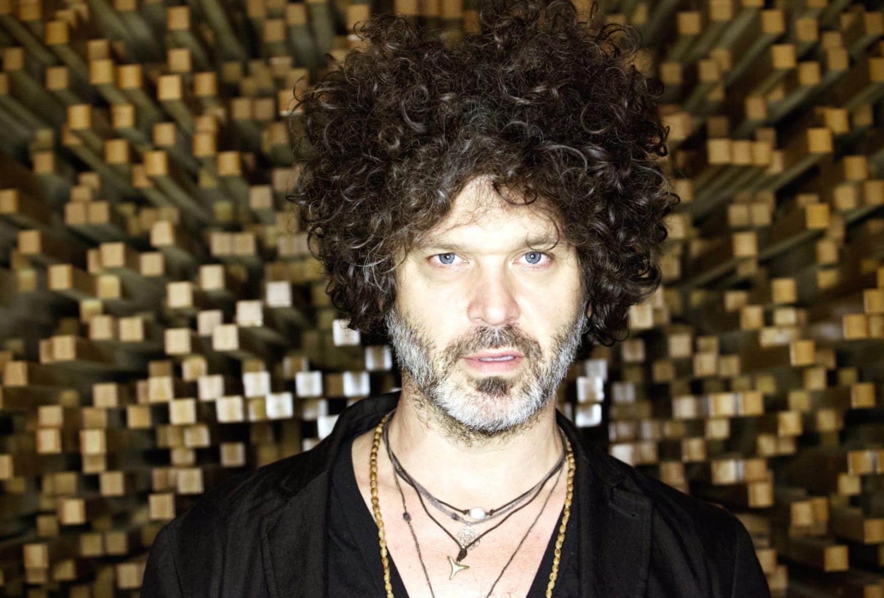 Doyle Bramhall II at 2048 x 2048 iPad size wallpapers HD quality