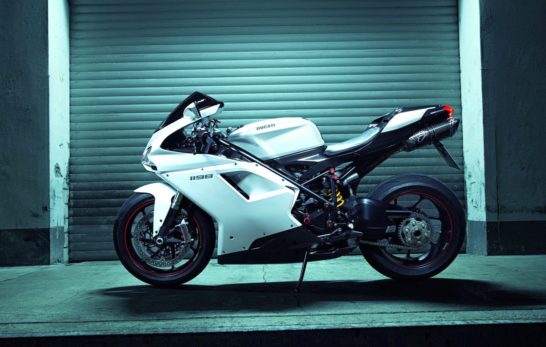 Ducati 1198 at 1600 x 1200 size wallpapers HD quality