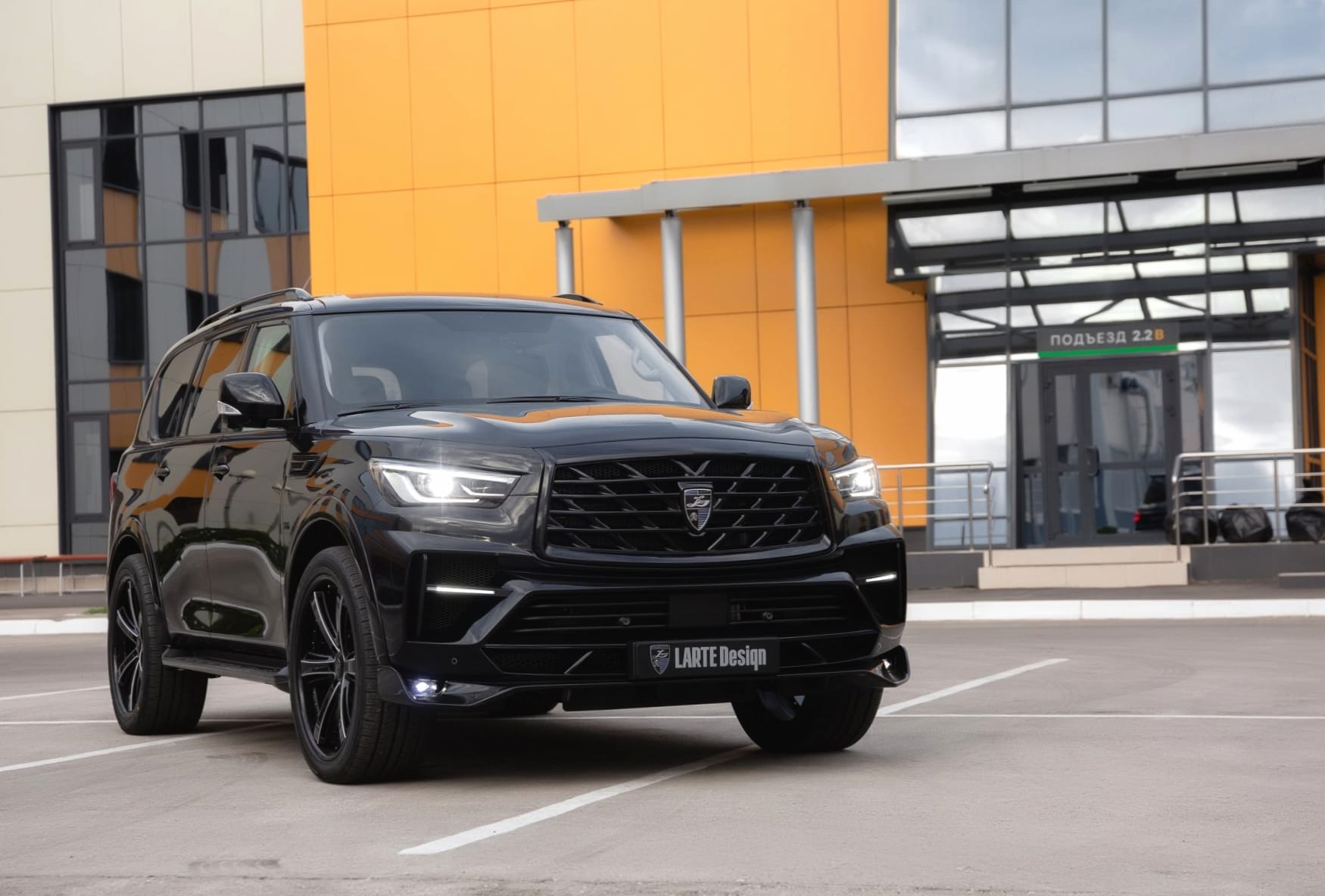 Infiniti QX80 at 1600 x 1200 size wallpapers HD quality