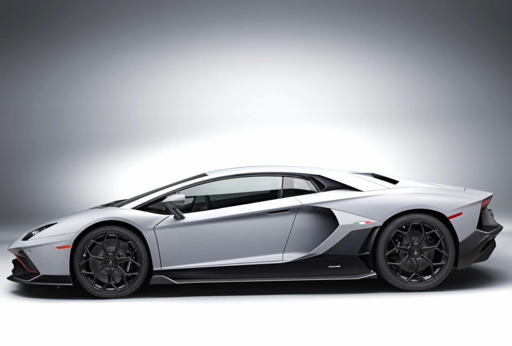 Lamborghini Aventador LP 780-4 Ultimae at 1024 x 768 size wallpapers HD quality