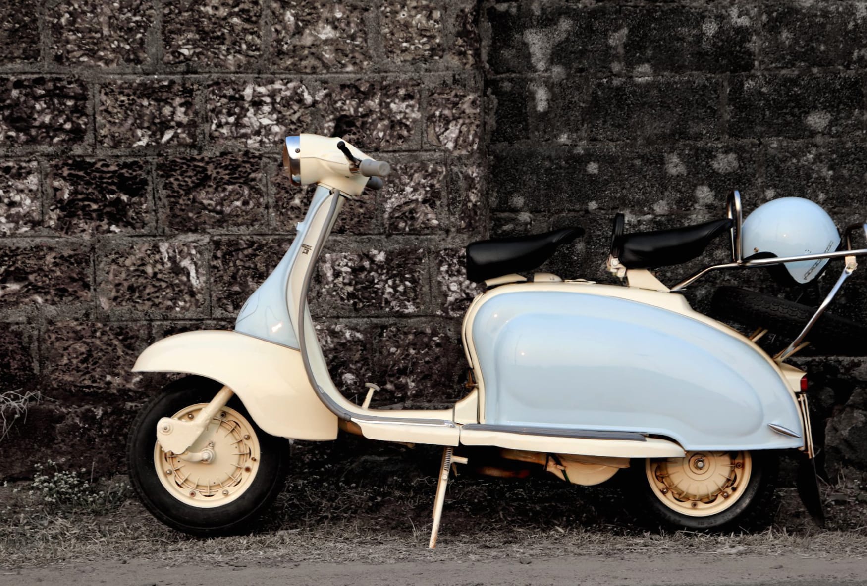 Lambretta Scooter at 1280 x 960 size wallpapers HD quality