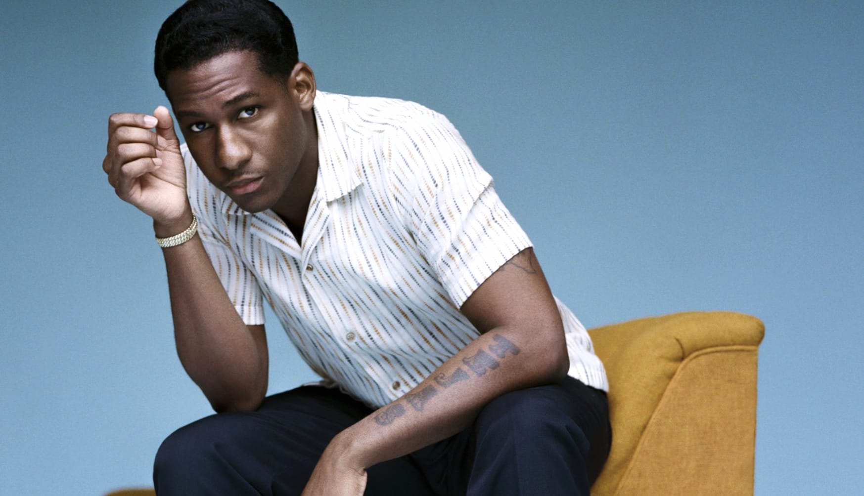 Leon Bridges at 750 x 1334 iPhone 6 size wallpapers HD quality