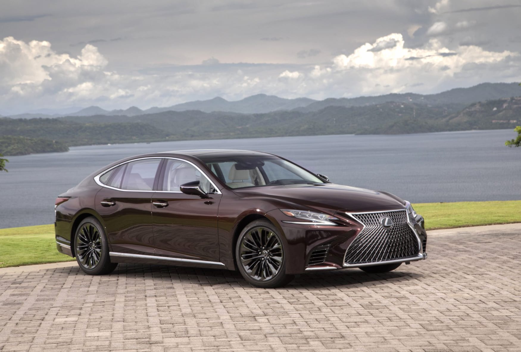 Lexus LS 500 at 1600 x 1200 size wallpapers HD quality
