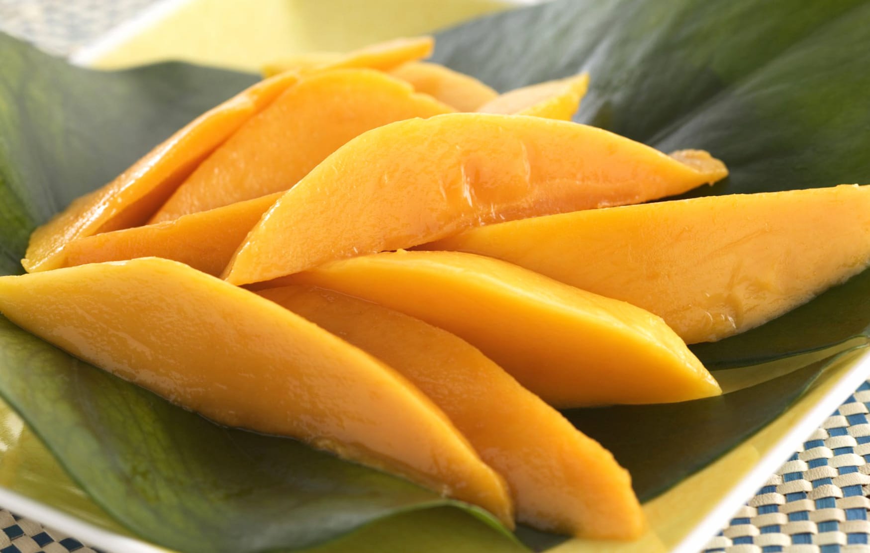 Mango at 640 x 960 iPhone 4 size wallpapers HD quality