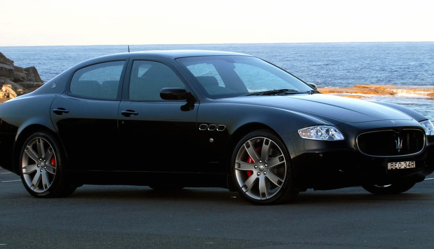 Maserati Quattroporte Sport GT at 640 x 960 iPhone 4 size wallpapers HD quality