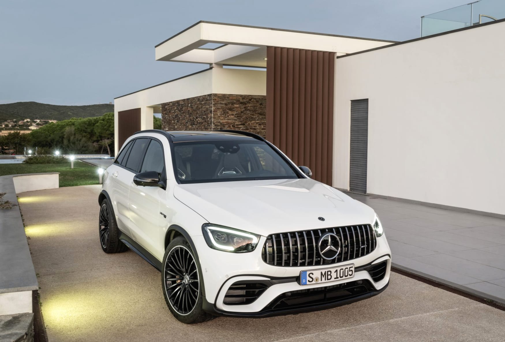 Mercedes-AMG GLC 63 S at 1024 x 768 size wallpapers HD quality