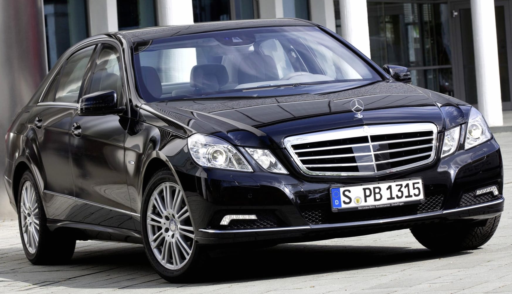 Mercedes-Benz E 350 CDI Guard at 640 x 960 iPhone 4 size wallpapers HD quality