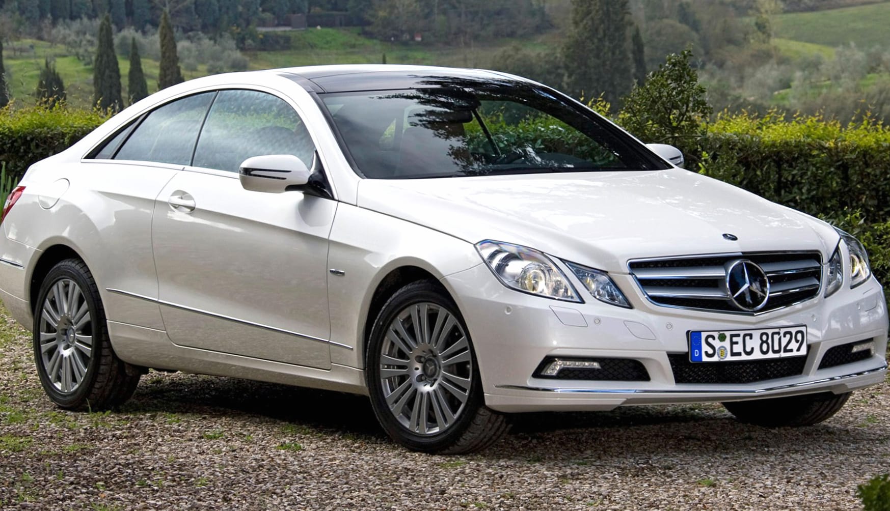 Mercedes-Benz E 350 CGI Coupe at 2048 x 2048 iPad size wallpapers HD quality