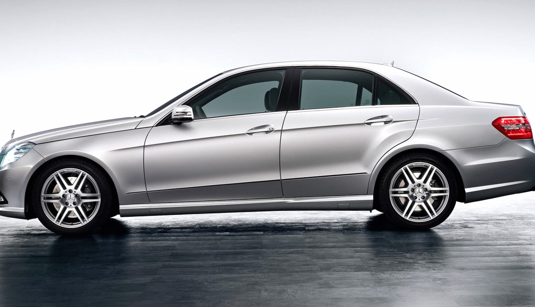 Mercedes-Benz E 500 AMG Styling at 750 x 1334 iPhone 6 size wallpapers HD quality