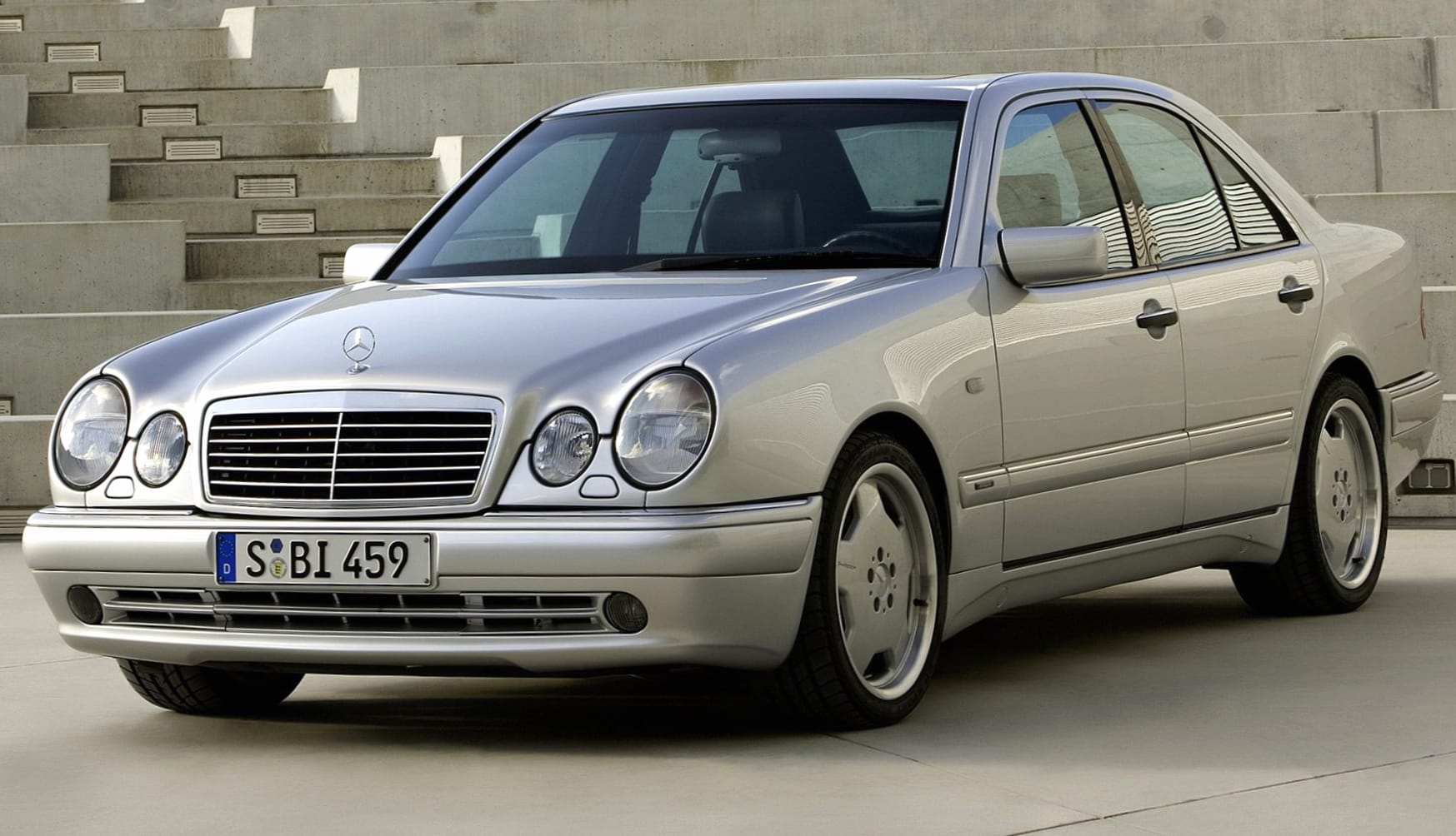 Mercedes-Benz E 50 AMG at 1024 x 1024 iPad size wallpapers HD quality