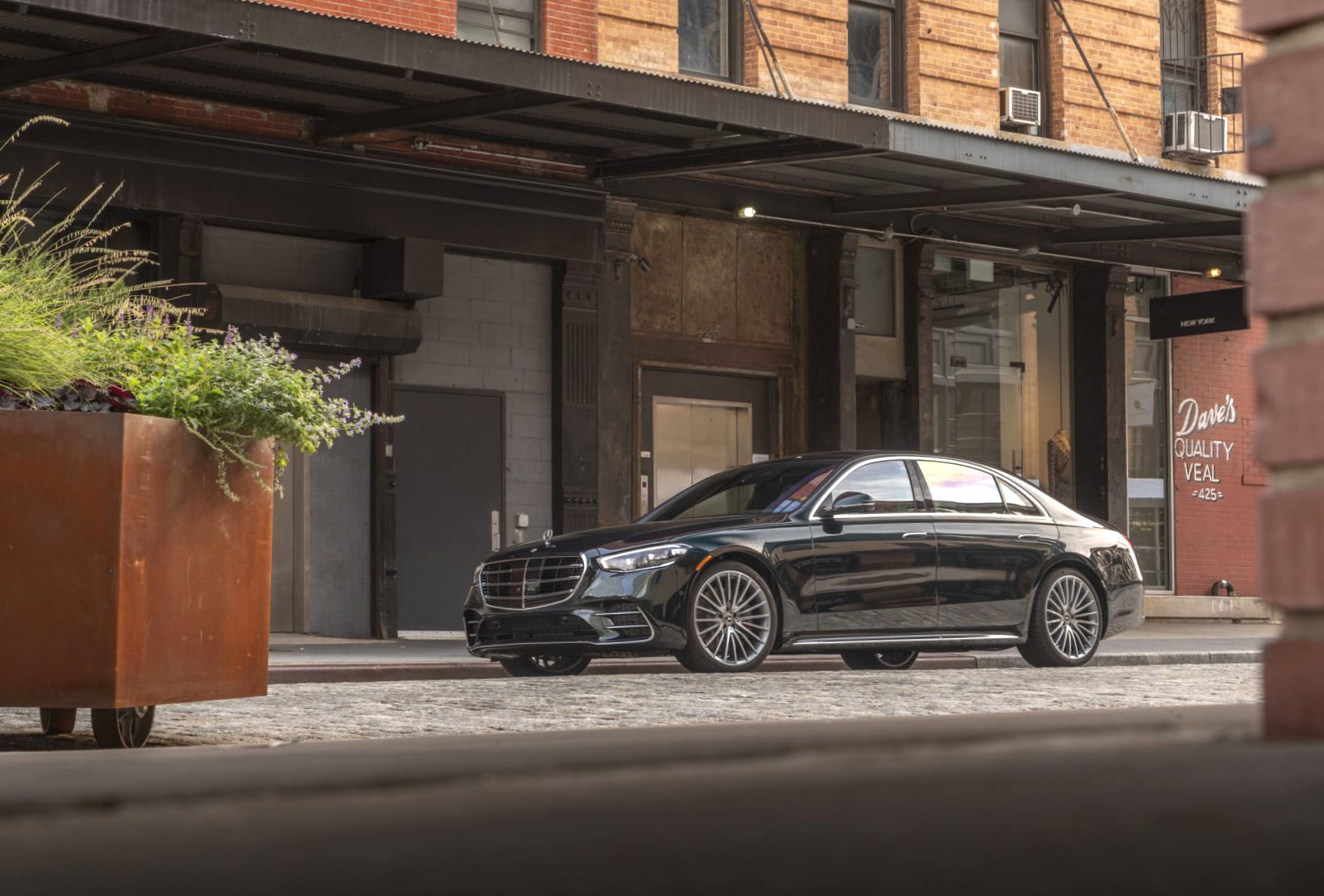 Mercedes-Benz S500 at 750 x 1334 iPhone 6 size wallpapers HD quality