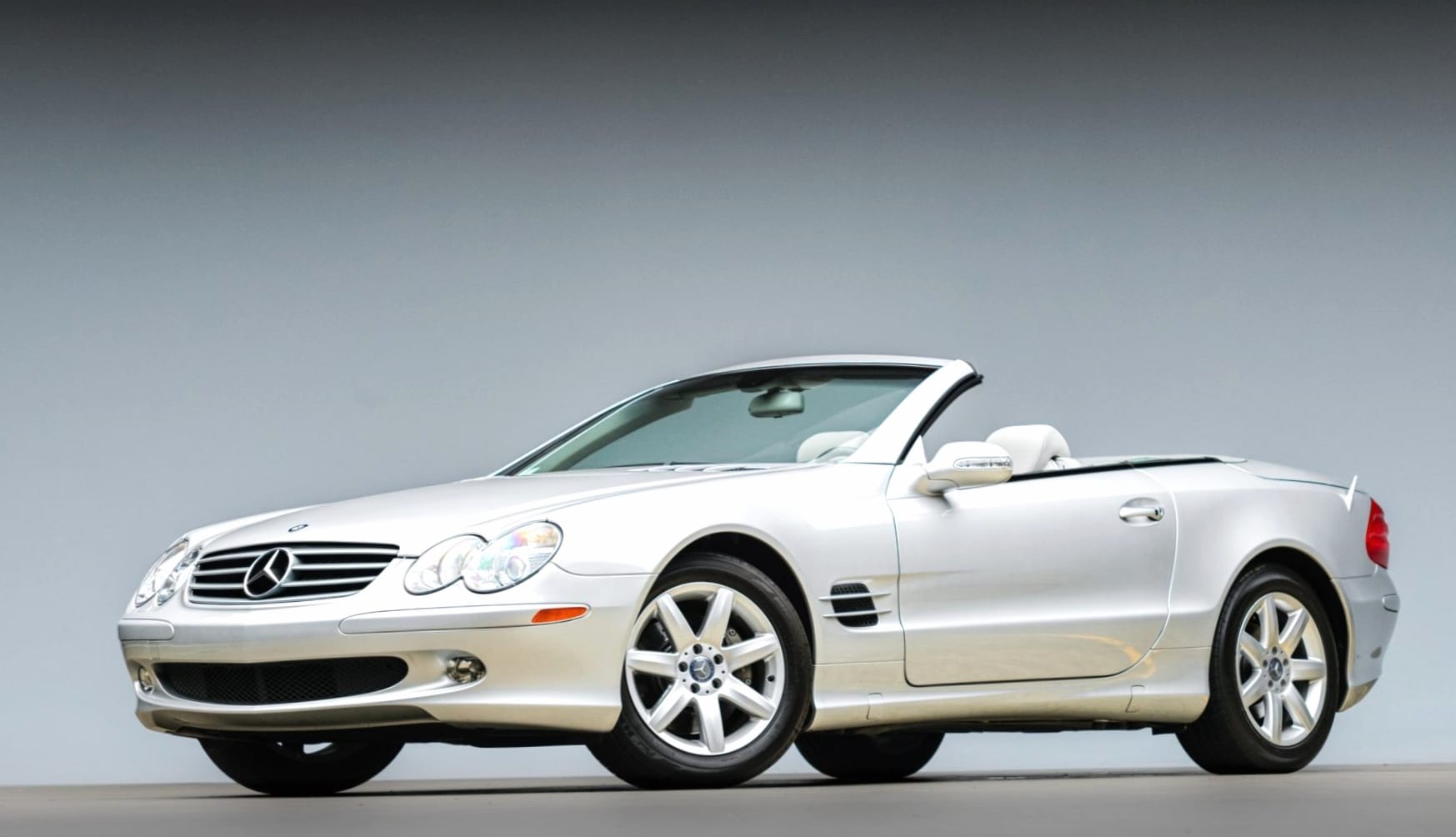 Mercedes-Benz SL500 at 1334 x 750 iPhone 7 size wallpapers HD quality