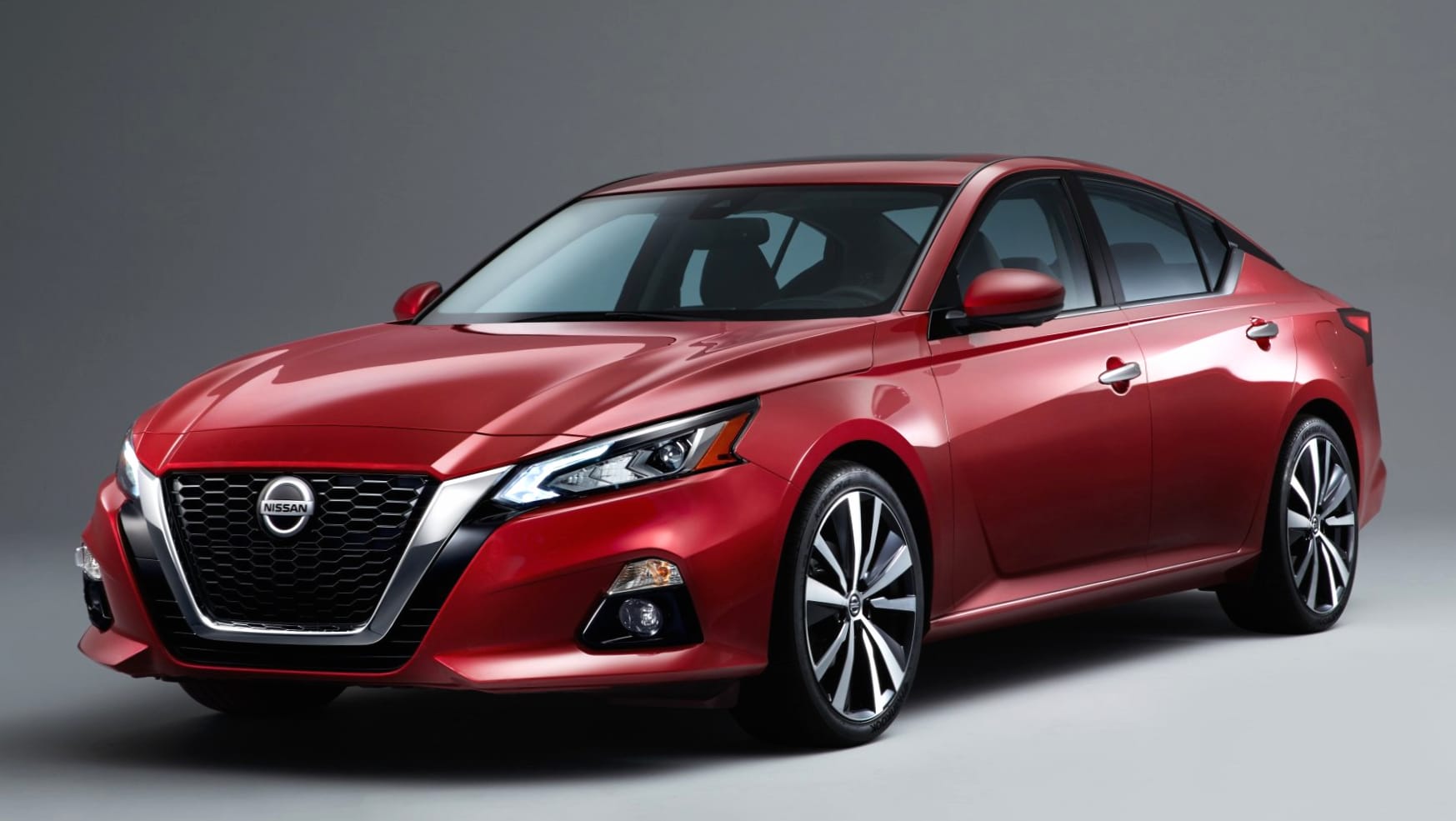 Nissan Altima at 2048 x 2048 iPad size wallpapers HD quality