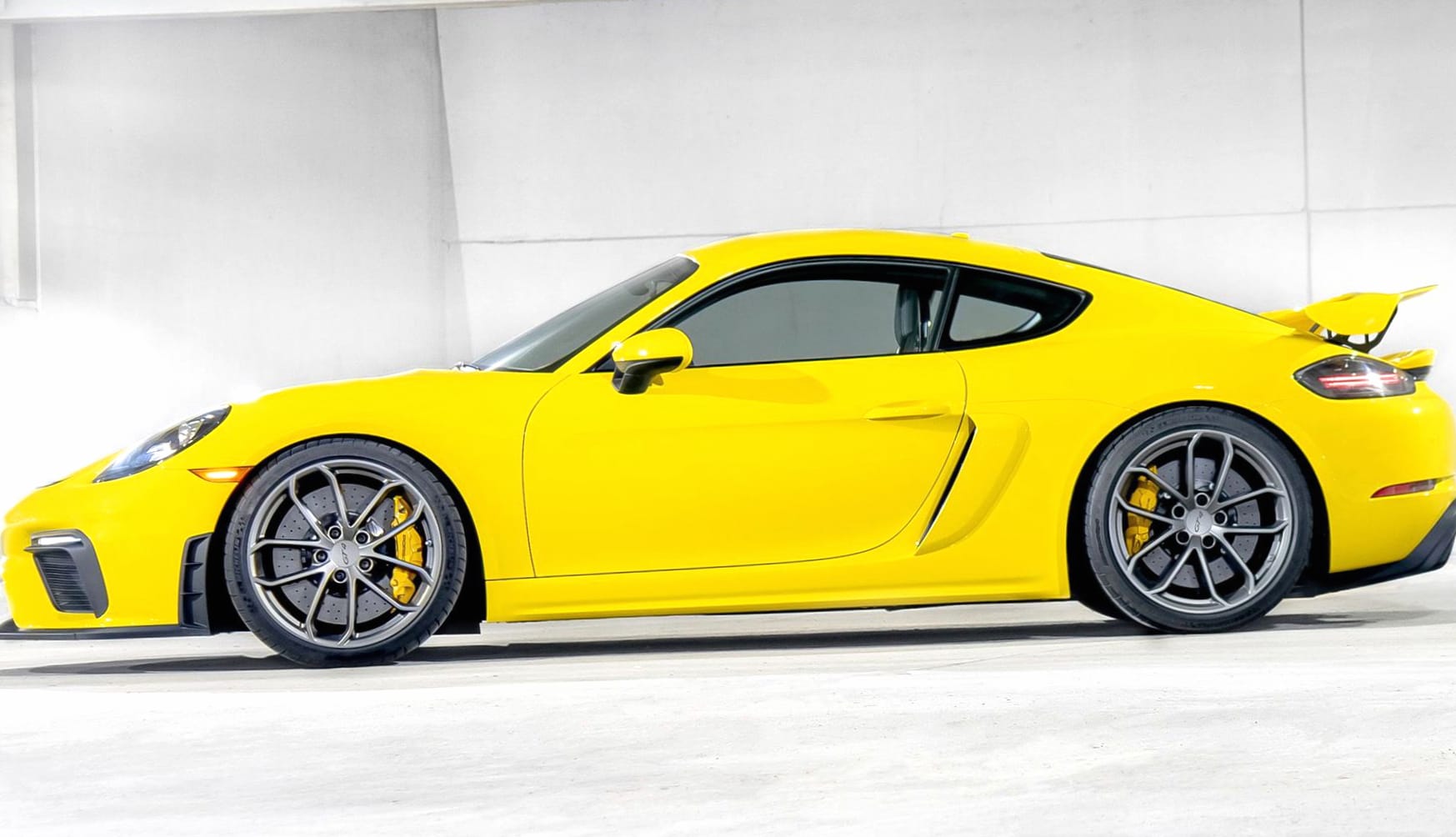Porsche 718 Cayman GT4 at 1024 x 768 size wallpapers HD quality