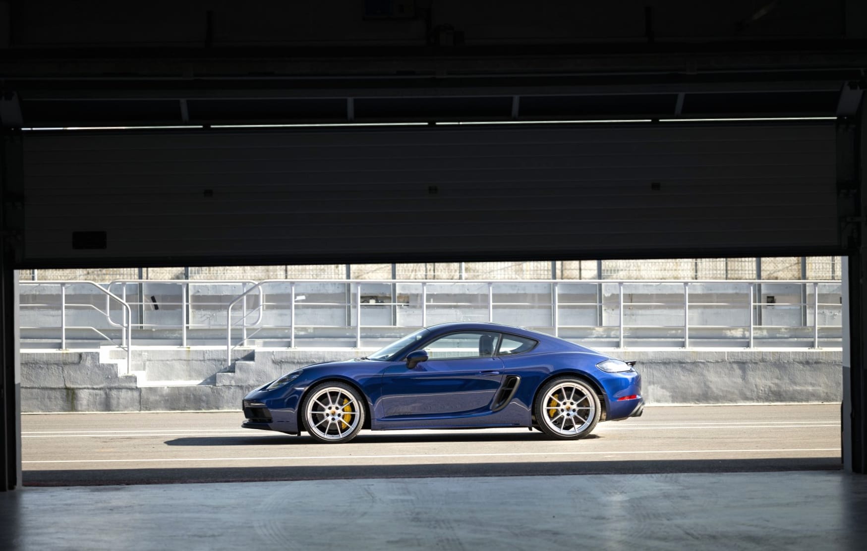 Porsche 718 Cayman GTS at 750 x 1334 iPhone 6 size wallpapers HD quality