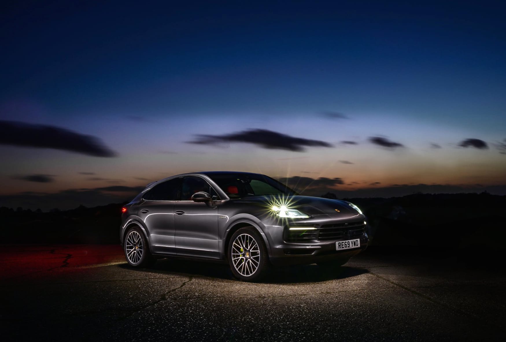 Porsche Cayenne E-Hybrid at 1334 x 750 iPhone 7 size wallpapers HD quality