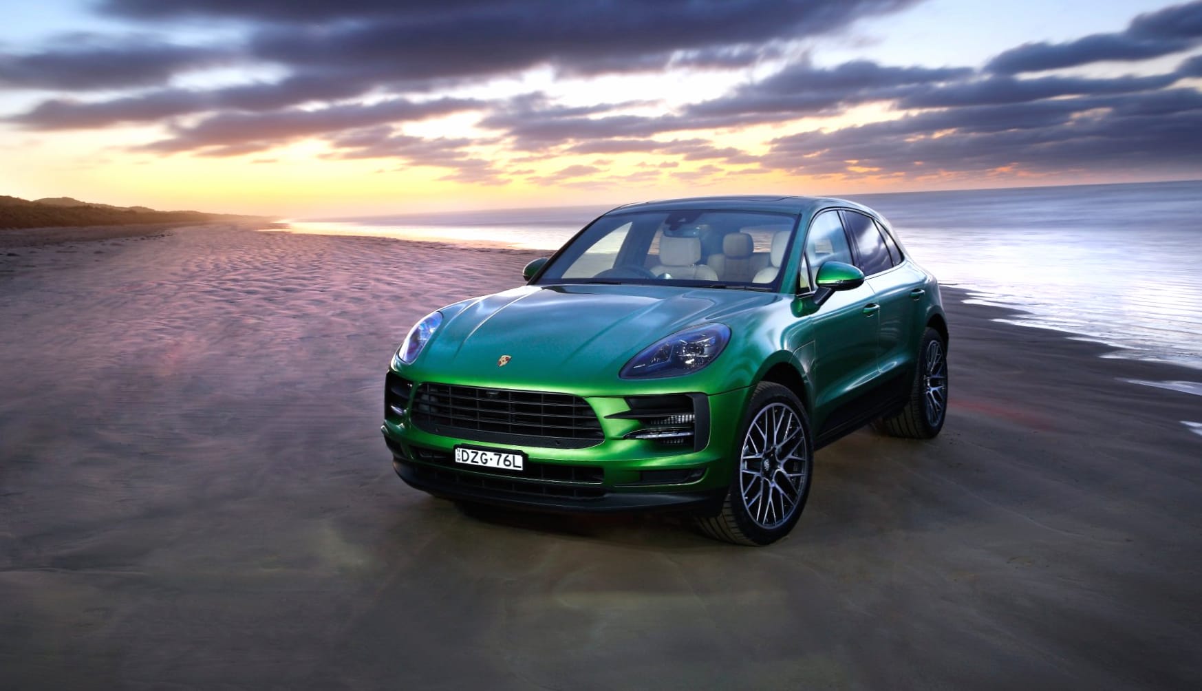 Porsche Macan S at 1024 x 1024 iPad size wallpapers HD quality