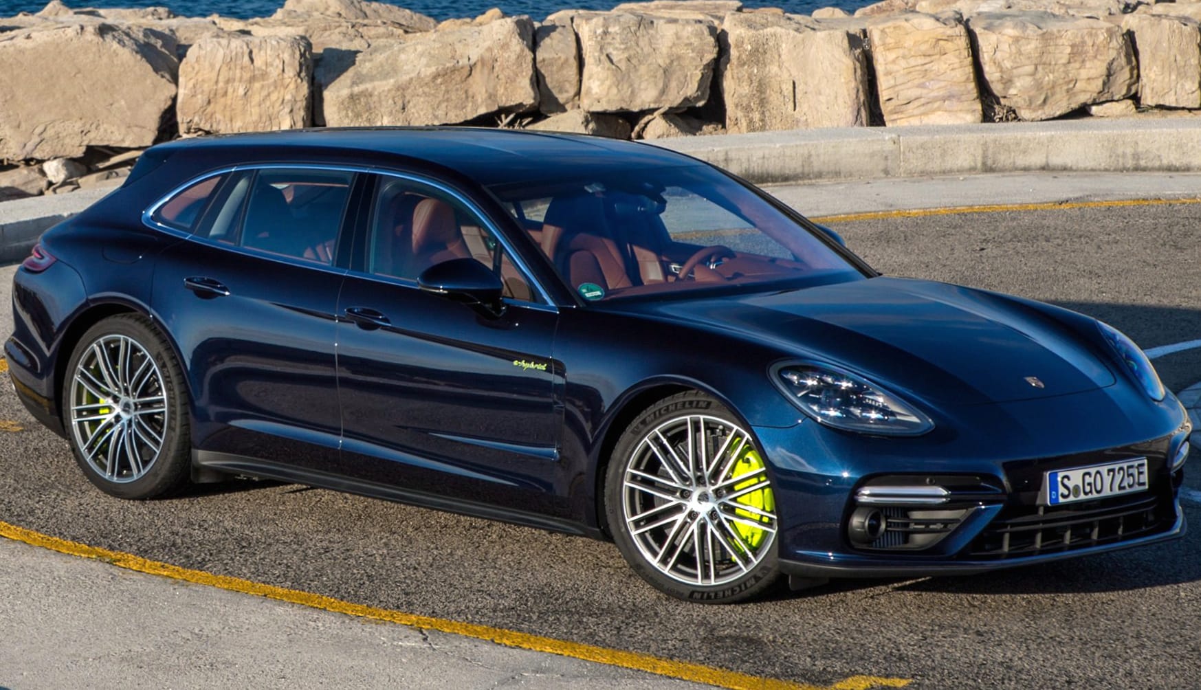 Porsche Panamera Turbo S E-Hybrid Sport Turismo at 640 x 960 iPhone 4 size wallpapers HD quality