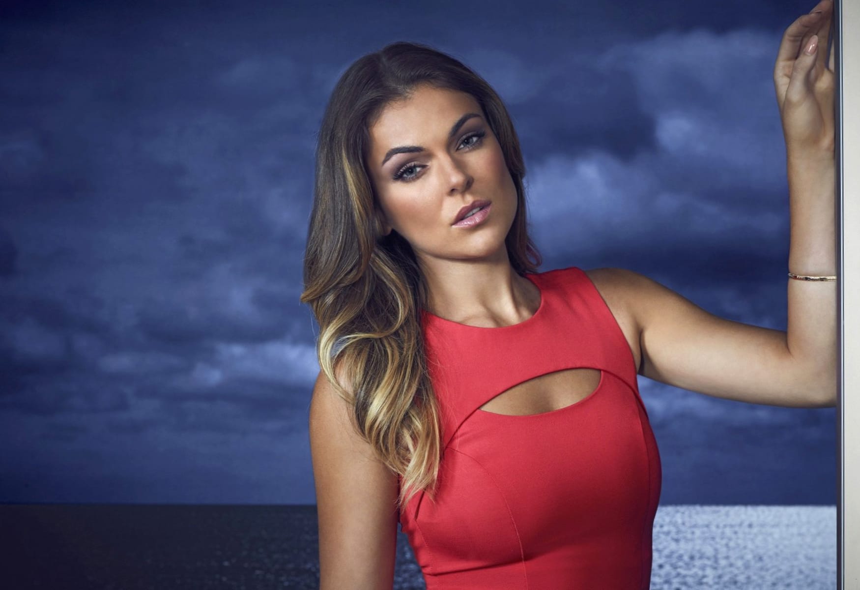 Serinda Swan at 320 x 480 iPhone size wallpapers HD quality