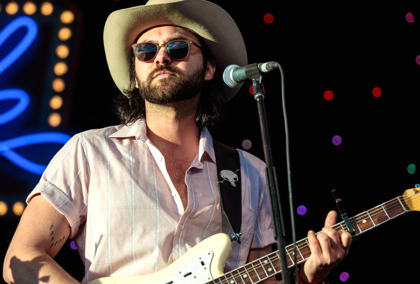 Shakey Graves at 320 x 480 iPhone size wallpapers HD quality