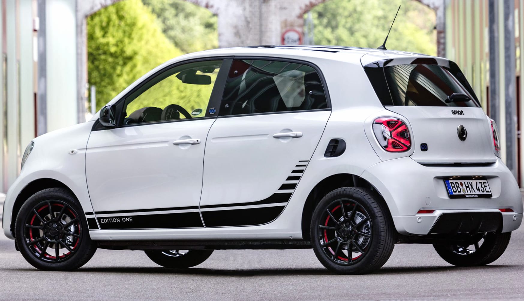 Smart EQ Forfour Edition One at 1024 x 768 size wallpapers HD quality